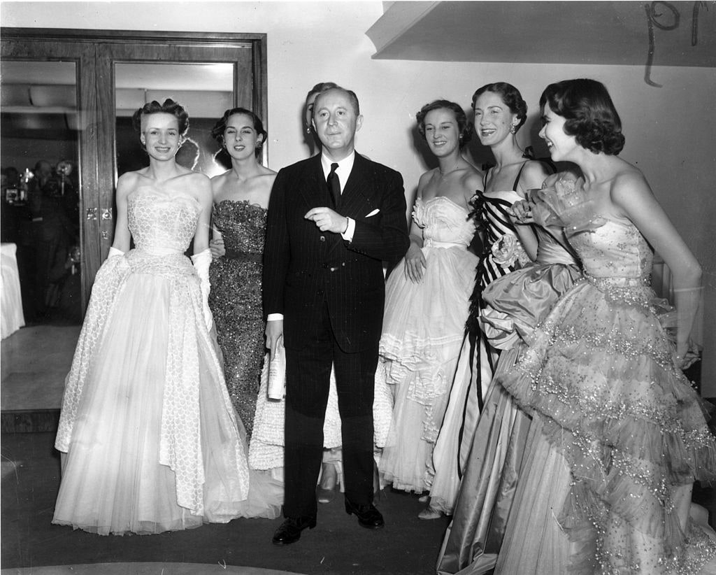 Кристиан Диор с моделями 1950 год