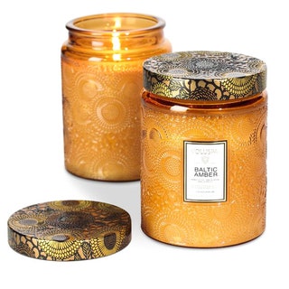 Свеча Baltic Amber с ароматом сандала и кедра 4000 руб. Voluspa .