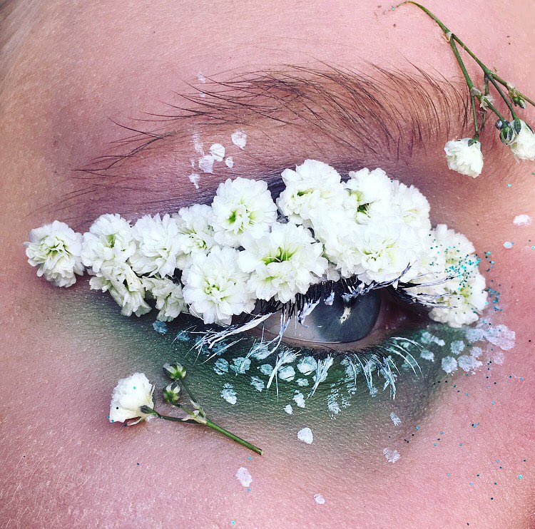 Макияж глаз из живых цветов от визажиста из Великобритании Элли Костелло | Glamour