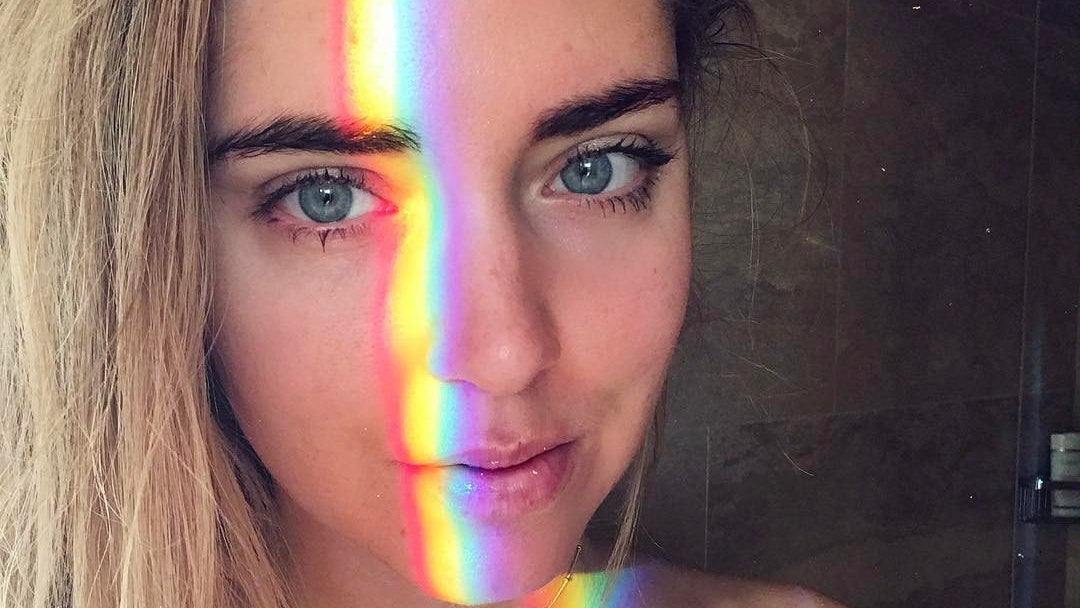 Селфи с радужным светофильтром как сделать фото с радугой для Instagram | Glamour
