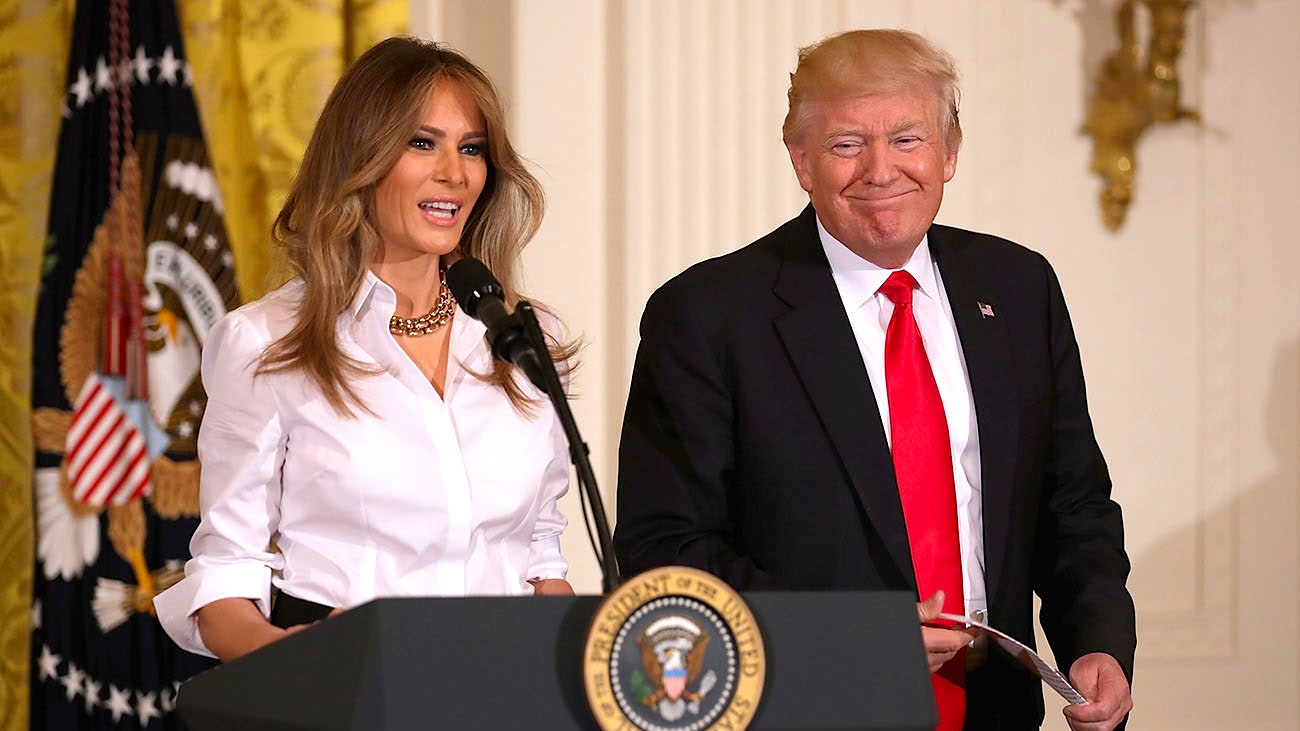 Мелания Трамп в Саудовской Аравии пренебрегла восточным дресскодом фото в брюках