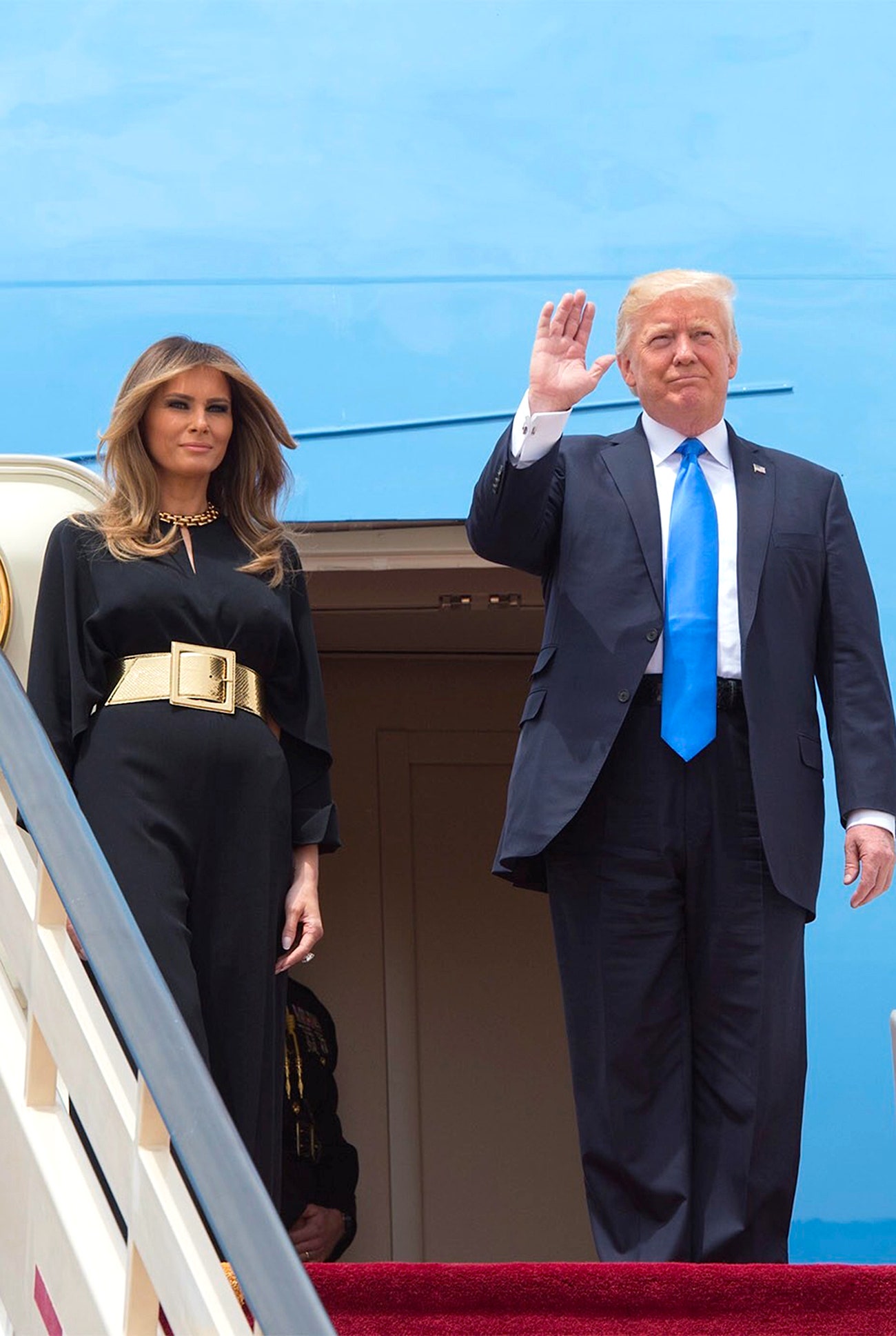 Мелания Трамп в Саудовской Аравии пренебрегла восточным дресскодом фото в брюках
