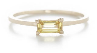 Кольцо из желтого золота c желтым сапфиром 65 200 руб. Jennifer Dawes Design.