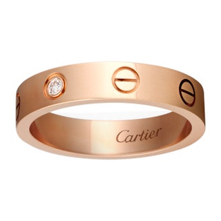 Кольцо из розового золота с бриллиантом 122 000 руб Cartier.