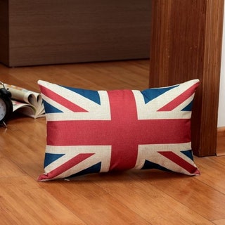 Подушка с британским флагом 1500 руб. unionjackshop.ru.