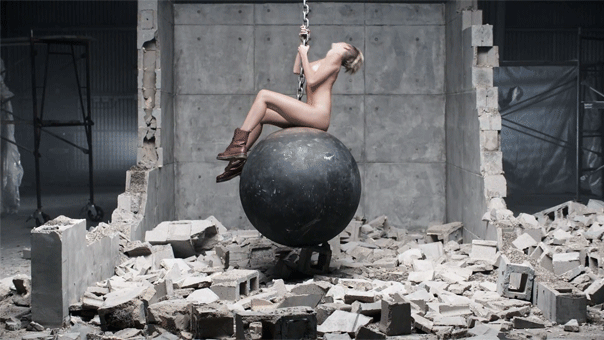 Майли Сайрус сожалеет что снялась обнаженной в клипе на песню Wrecking Ball | Glamour