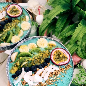 Смузи-боул: 5 самых простых и вкусных рецептов полезного завтрака