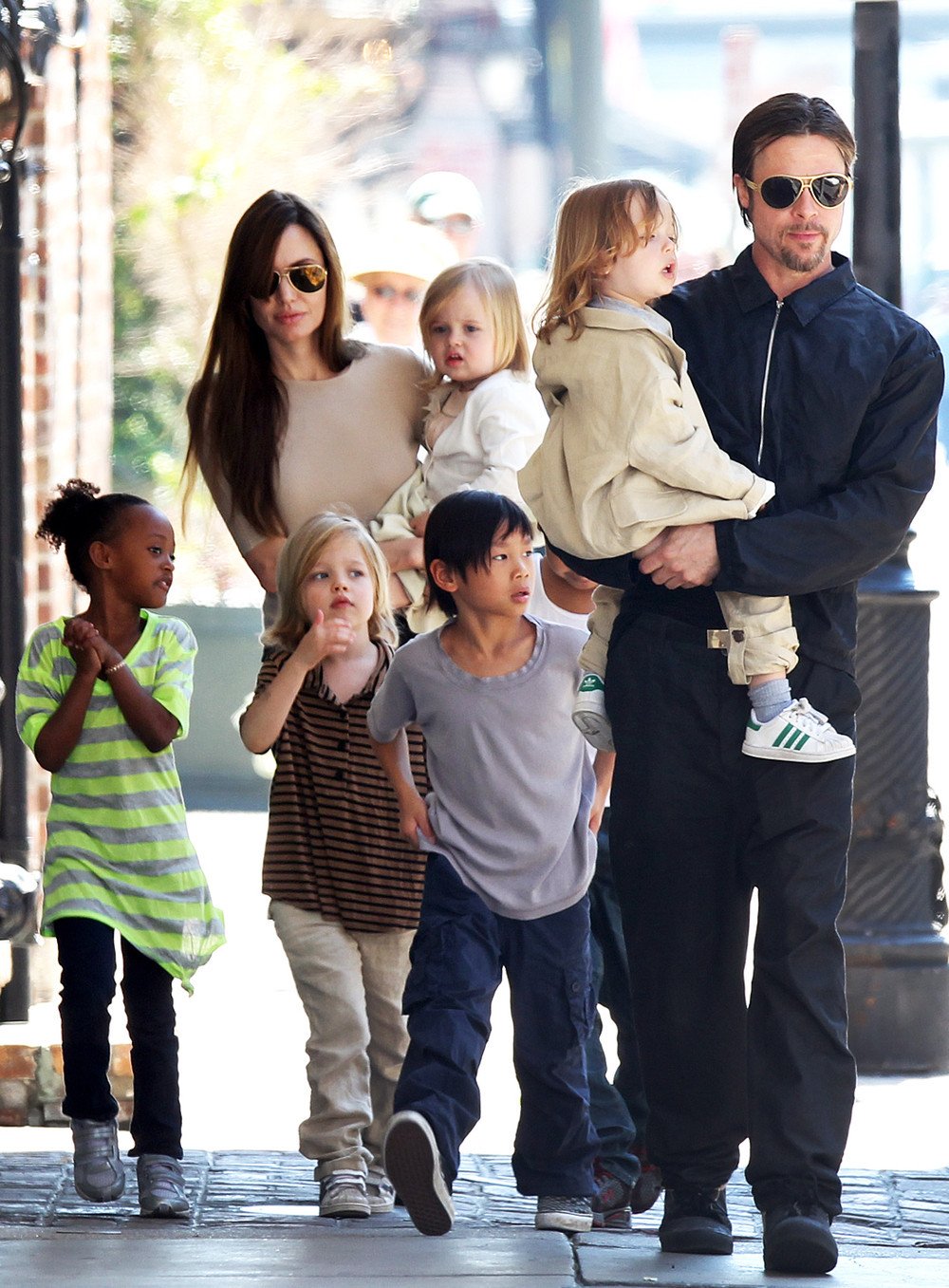 Анджелина Джоли планирует усыновить еще одного ребенка вместе с британским миллиардером | Glamour