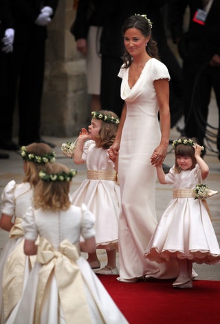Пиппа Миддлтон в образе подружки невесты на свадьбе принца Уильяма и Кейт Миддлтон