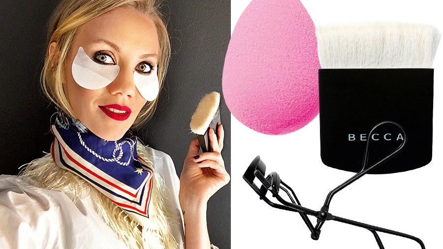 Елена Крыгина показала 5 любимых инструментов для макияжа