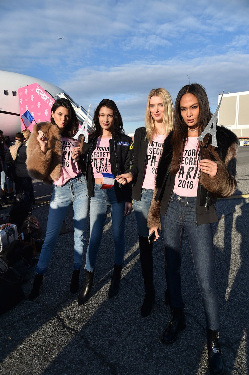 Victoria's Secret Fashion Show 2016 участницы показа отправились в Париж