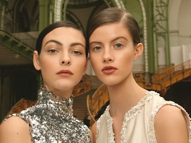 Красота в деталях: как повторить макияж с показа Chanel Haute Couture весна&#8211;лето 2017