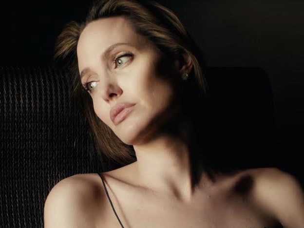 Анджелина Джоли в фильме Guerlain