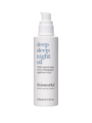 This Works масло для тела Deep Sleep Night Oil 36. Заменит поход к массажисту. В составе масла гвоздики  и майорана .
