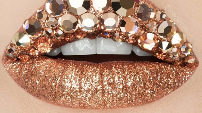 Макияж губ с кристаллами объемный артмакияж имитирующий драгоценности | Allure