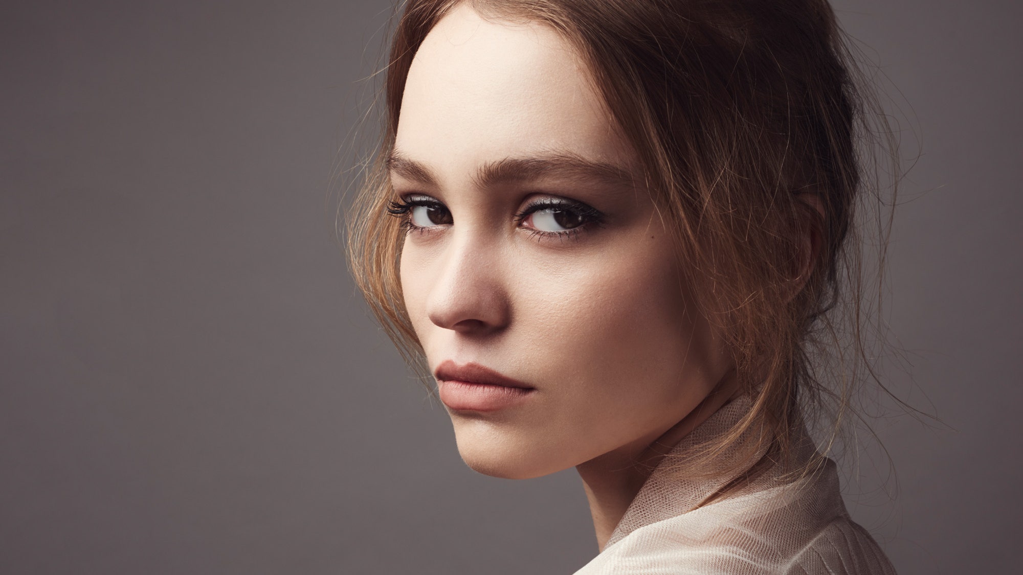 ЛилиРоуз Депп  новое лицо Chanel Nº 5 фото и тизер из рекламной кампании | Allure