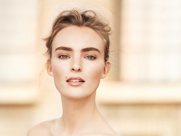 Skin Illusion: минеральная рассыпчатая пудра Clarins