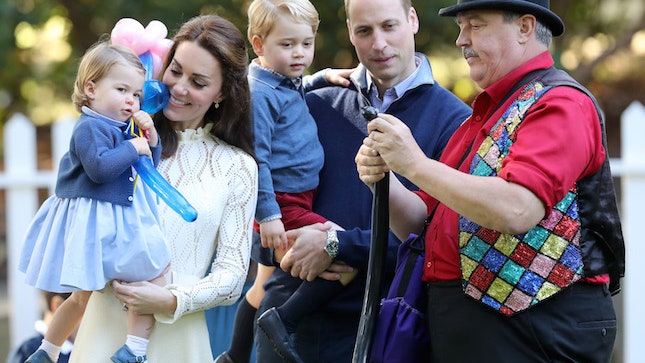 Кейт Миддлтон и принц Уильям с детьми на чаепитии в Канаде
