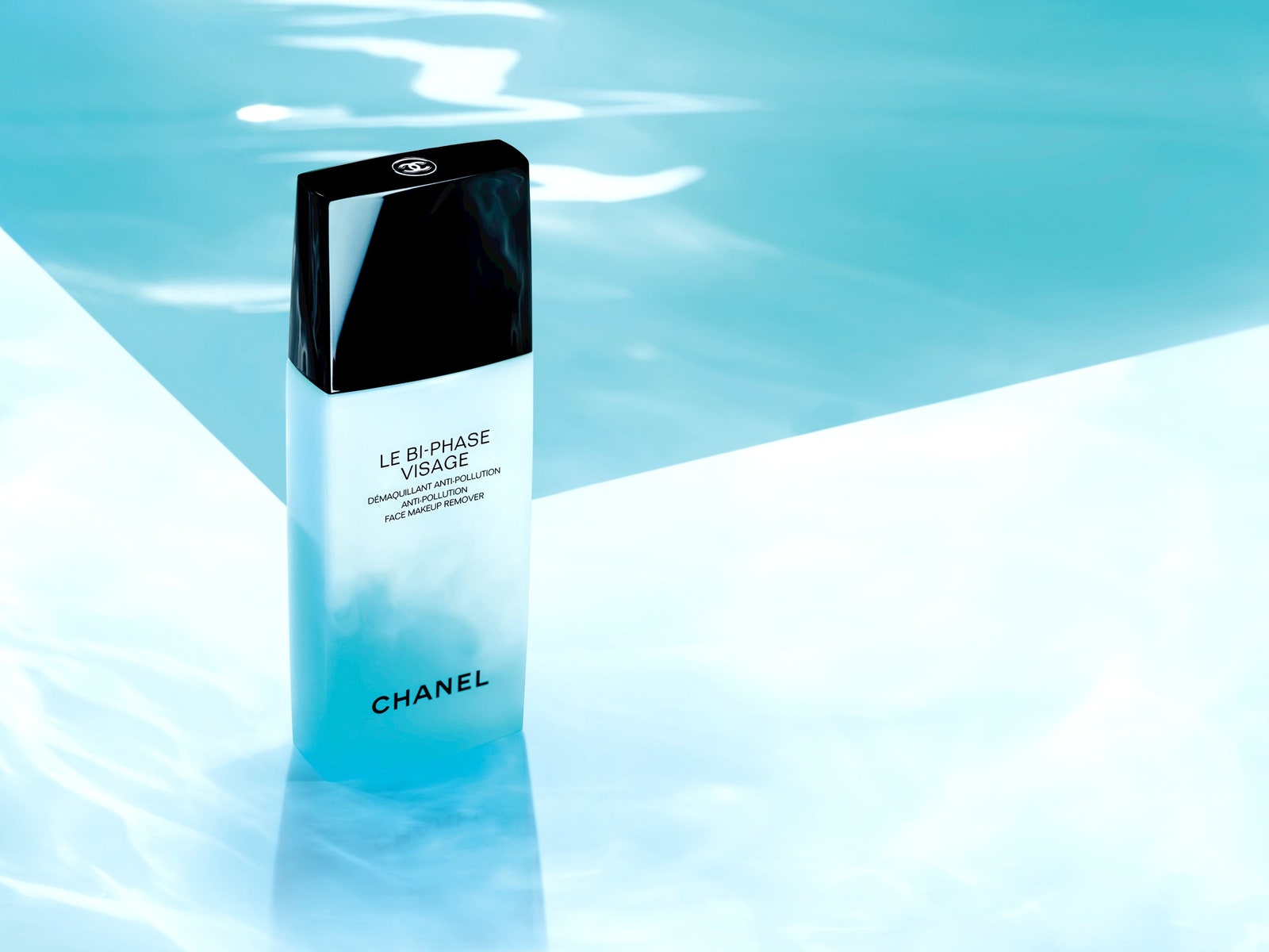 Одним движением: двухфазное средство для снятия макияжа Le Bi-Phase Visage от Chanel