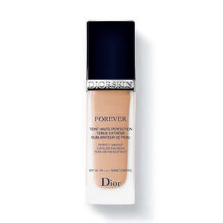 Dior стойкий тональный крем Diorskin Forever Everlasting Wear PoreRefining Effect 3450 руб. Находка для проблемной кожи...