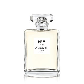 Chanel Chanel № 5 LEau EDT 50 мл 7596 руб. Новая глава в парфюмерной истории Chanel. Туалетная вода сохранила интонации...