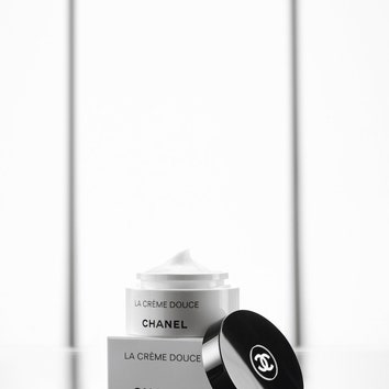 La Crème Douce: крем для увлажнения и повышения упругости кожи лица и шеи Chanel