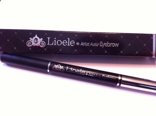 Lioele Artist Eyebrow Pencil. Универсальный выдвижной карандаш с кисточкой заполняющий пустоты между волосками и...