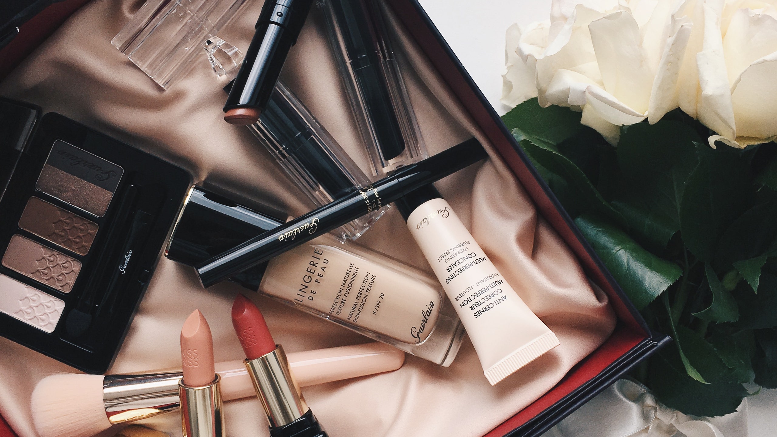 Guerlain осенняя коллекция макияжа с помадами подводкойфломастером корректорами кистью | Allure