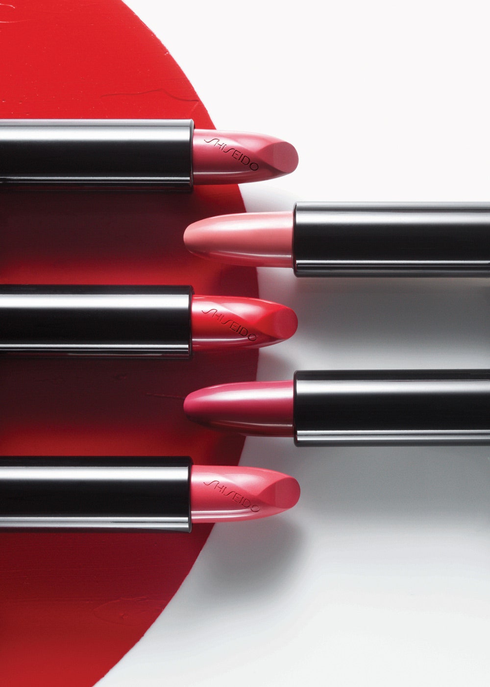 Коллекция Rouge Rouge от Shiseido из 16 оттенков красных помад | Allure