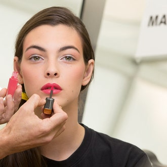 Как повторить бьюти-образ с весенне-летнего показа Chanel 2017