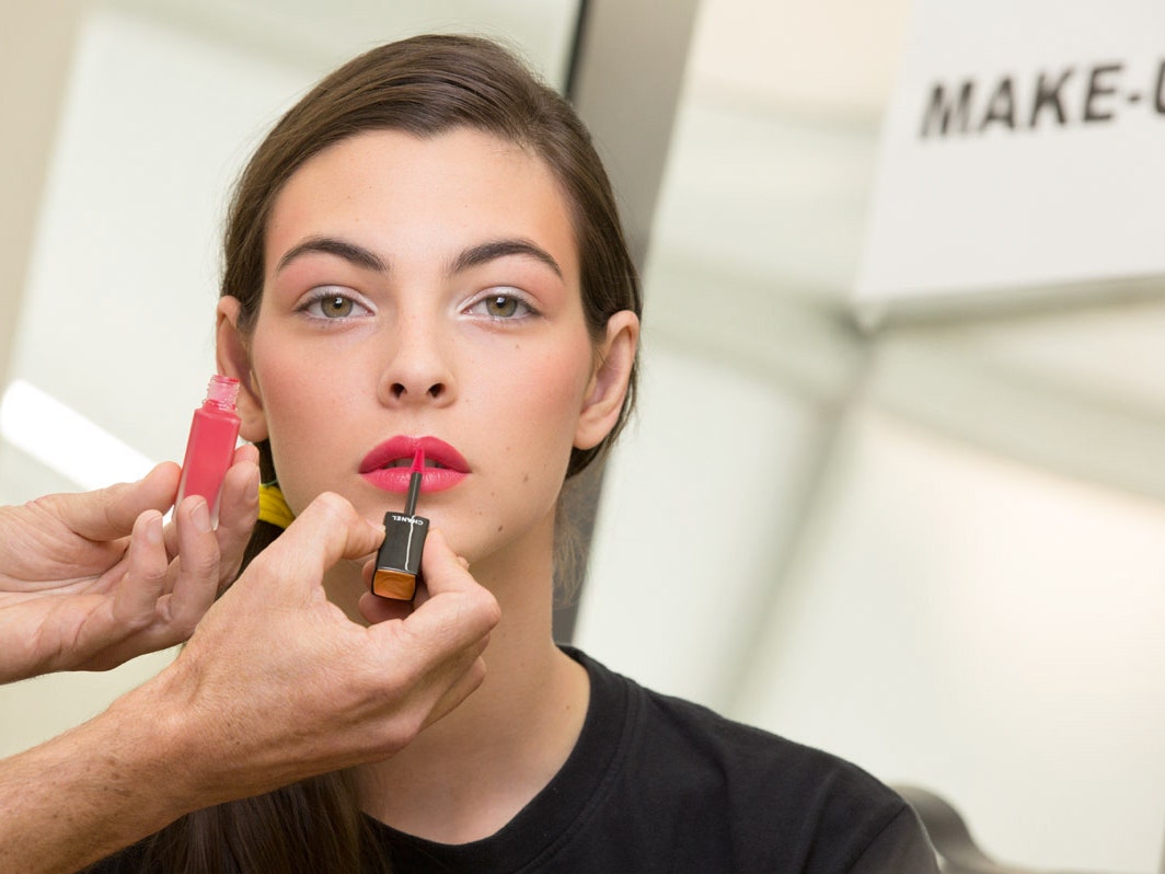 Как повторить бьюти-образ с весенне-летнего показа Chanel 2017