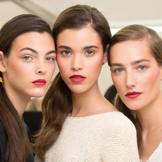 Как повторить бьюти-образ с весенне-летнего показа Chanel 2017