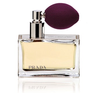 Prada Prada. Первый флакон бренда выпущенный для массовой продажи появился в 2005 году. В древесном коктейле смешались...