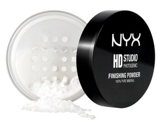 NYX прозрачная пудра Finishing Powder HD 750 руб. Нужное количество легко набирается на пушистую кисть. Средство не...