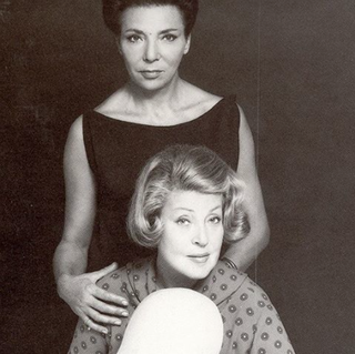 Мария и Рози Карита. В 1945 году они открыли свой первый парикмахерский салон в Париже. Именно сестры Карита придумали...