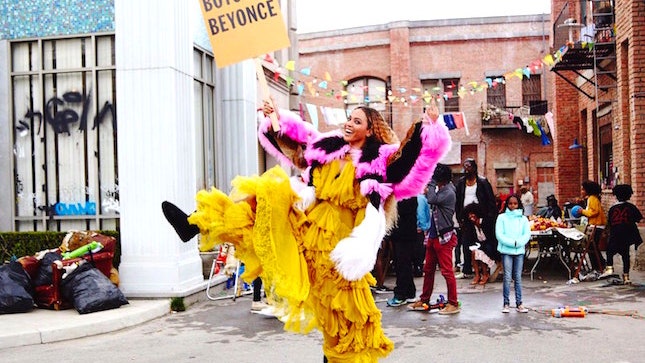 Lemonade Бейонсе выпустила коллекцию одежды и аксессуаров в поддержку альбома