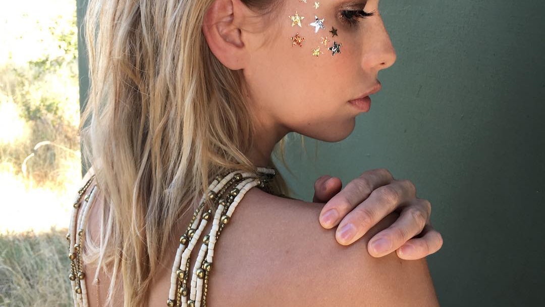 Флештату как носить модные золотые и серебряные татуировки на примере модниц в инстаграме | Allure