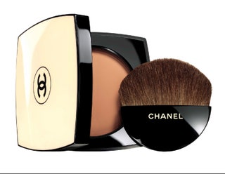 Chanel пудра для лица Les Beiges Healthy Glow Sheer Powder SPF 15 PA. Со мной эта компактная малышка уже очень давно...
