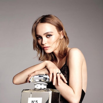 Лили-Роуз Депп в рекламной кампании аромата Chanel No. 5 L’Eau