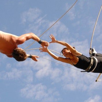 Под куполом цирка: Yota открыл школу воздушной гимнастики
