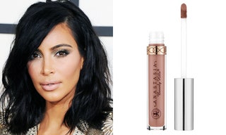 Ким Кардашьян — Anastasia Beverly Hills помада оттенок Pure Hollywood.