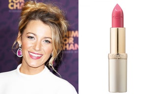 Блейк Лайвли — L'Oreal Paris помада Color Riche Lipstick оттенок Pink Fever.