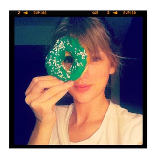 Подпись к фото «Сelebrating St Patricks Day the best way I know how. Donuts».