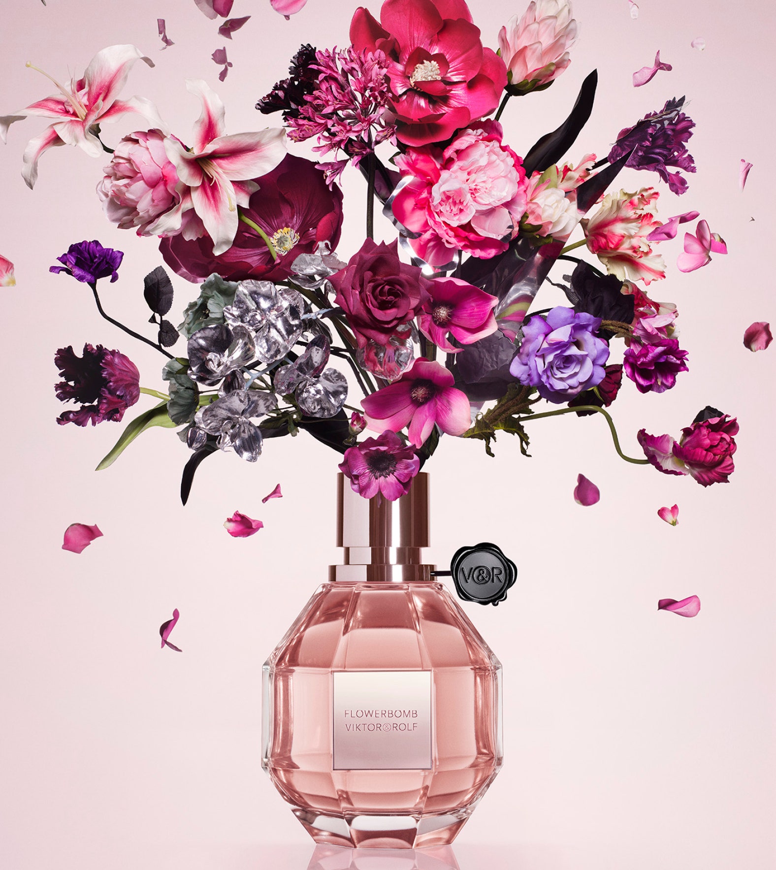 Аромат Flowerbomb от ViktorRolf фото из рекламной кампании с Андреа Диакону | Allure