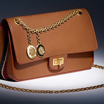 Аксессуар дня: новая версия легендарной сумки Chanel 2.55