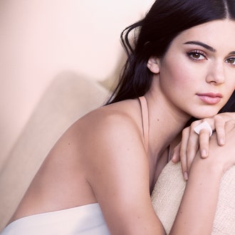 Новинка от Estée Lauder: тональный крем в стике-кушоне Double Wear Nude