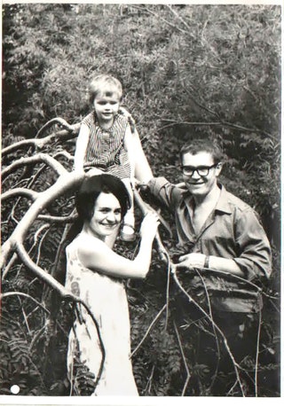 Марина с родителями в Абрамцево конец 1960х.