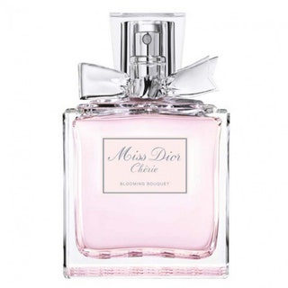 Miss Dior Cherie Blooming Bouquet Dior. Название говорит само за себя  это букет свежесрезанных цветов в котором...