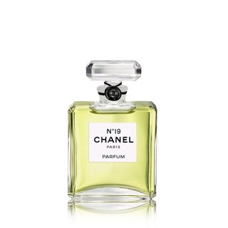 Chanel No 19. Элегантная простота  белые цветы и зелень.