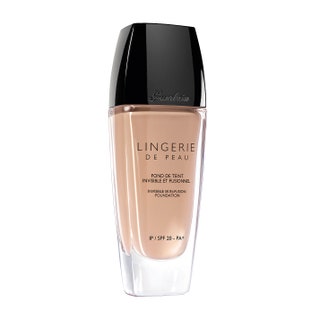 Guerlain тональный крем Lingerie de Peau. Подойдет любому типу кожи. Встраивается очень быстро буквально тает. Придает...